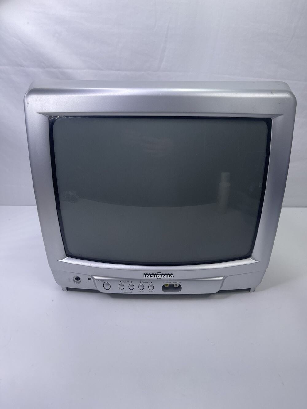 Insignia IS-TV040917 13" CRT TV Color Television Vintage Retro Gaming Tested